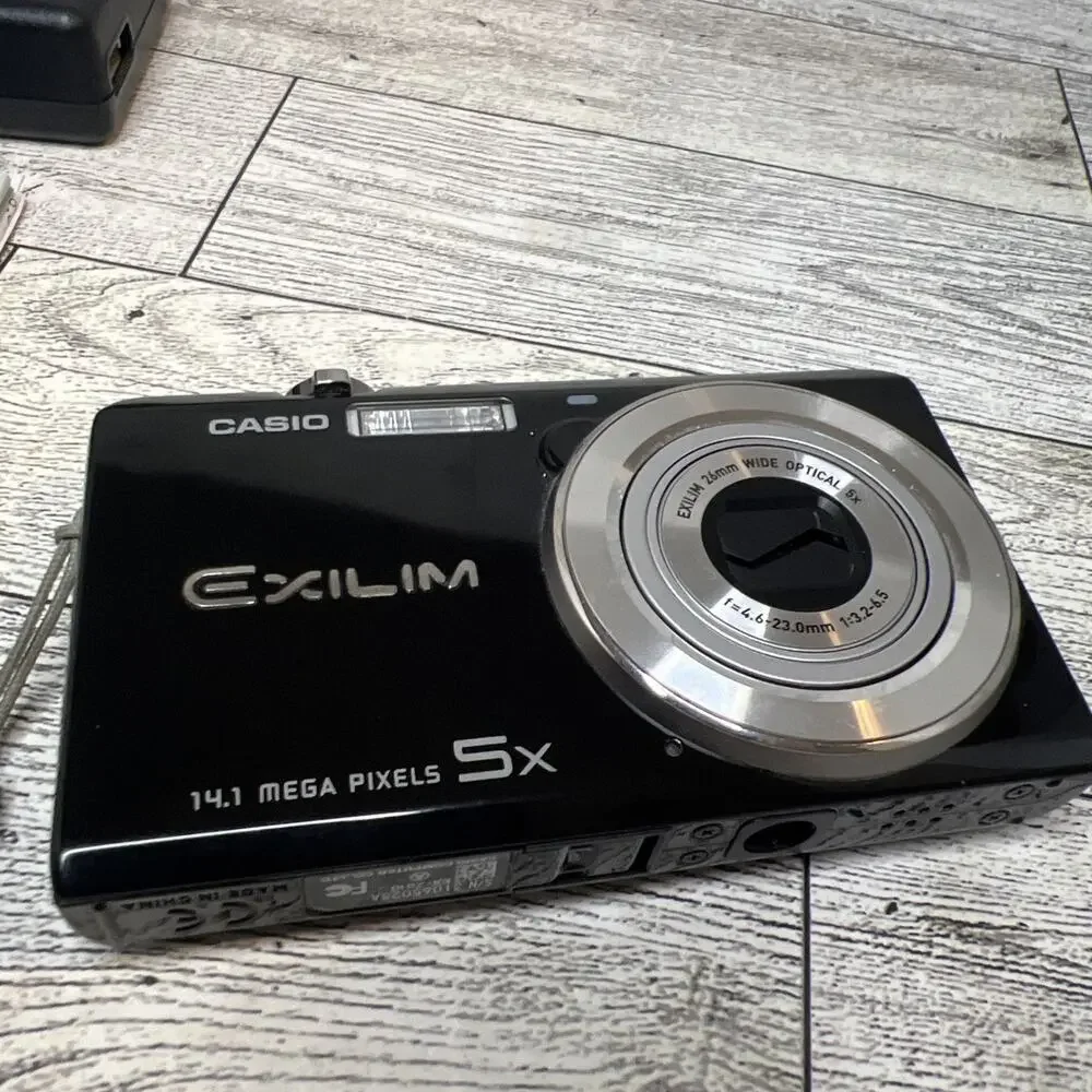 Casio EX-ZS10 Exilim 14.1 MP Digital Camera HD Movie 26MM FOR PARTS - AS IS
